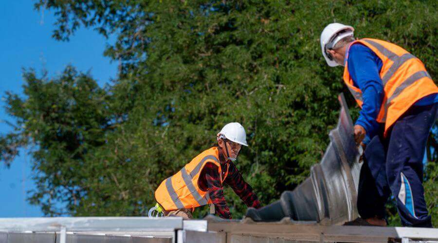 Professional gutter cleaning in Manistique, MI